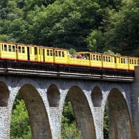 Campredon: South-facing Terrace & Shuttle Service