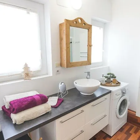 Campredon: South-facing Terrace & Shuttle Service Daire